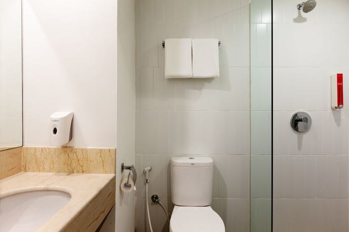Imagen de la habitación del Hotel favehotel Karawang. Foto 8