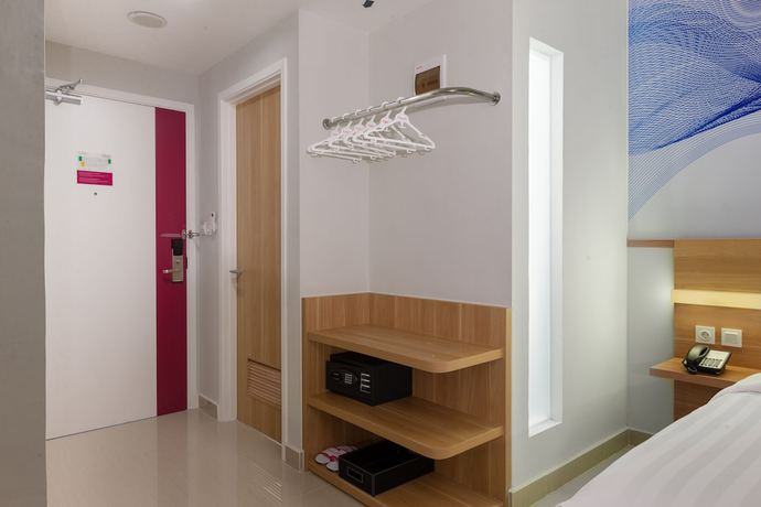Imagen de la habitación del Hotel favehotel Karawang. Foto 12