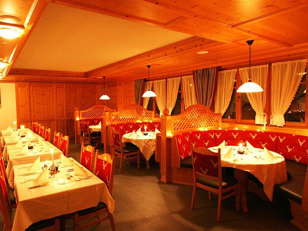 Imagen del bar/restaurante del Hotel first mountain Montafon. Foto 5