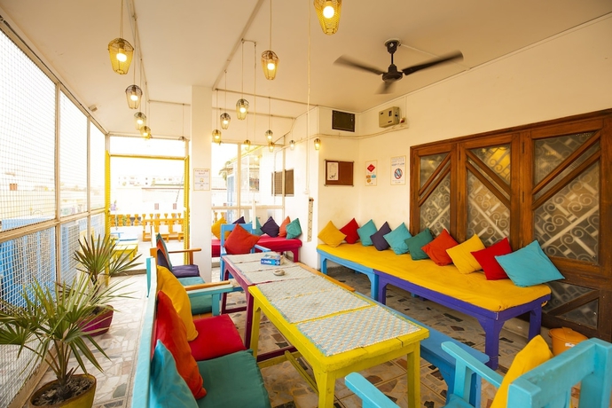 Imagen del bar/restaurante del Hotel goStops Varanasi - Hostel. Foto 2