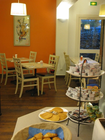 Imagen del bar/restaurante del Hotel greet Hotel Massieux Lyon Nord. Foto 1