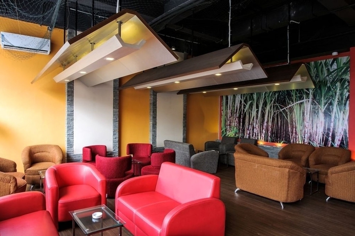 Imagen del bar/restaurante del Hotel @hom Kudus By Horison Group. Foto 2