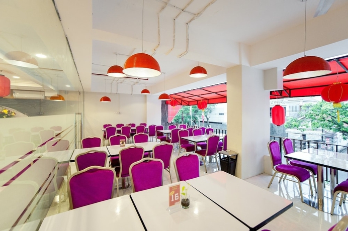 Imagen del bar/restaurante del Hotel @hom Kudus By Horison Group. Foto 7