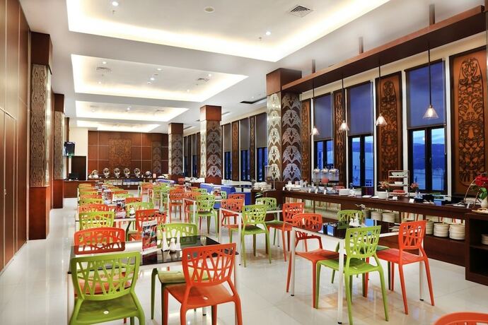 Imagen del bar/restaurante del Hotel @hom Premiere Abepura By Horison. Foto 15