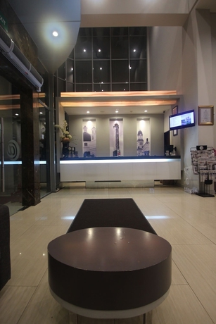 Imagen del bar/restaurante del Hotel @hom Simpang Lima Semarang. Foto 2