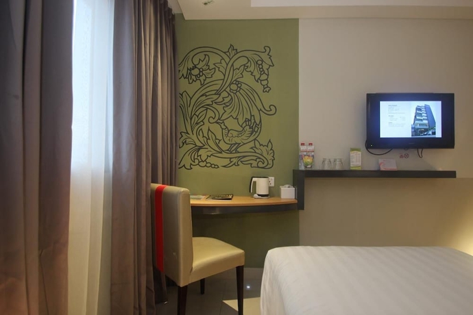 Imagen de la habitación del Hotel @hom Simpang Lima Semarang. Foto 16