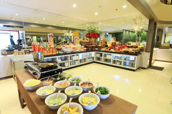 Imagen del bar/restaurante del Hotel @hom Simpang Lima Semarang. Foto 3