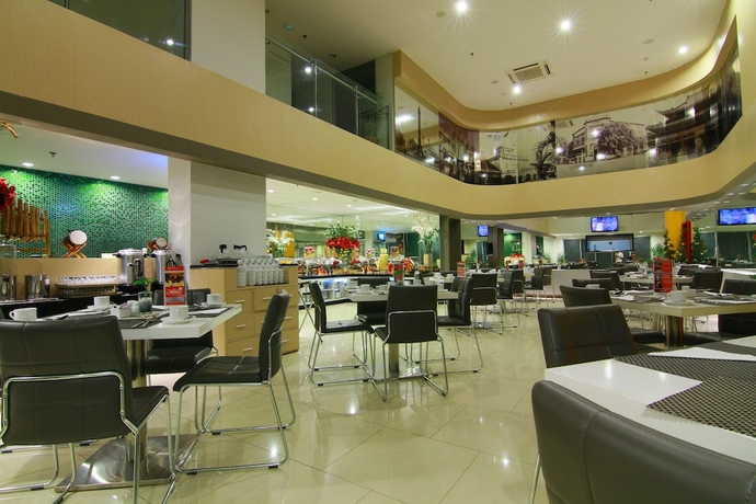 Imagen del bar/restaurante del Hotel @hom Simpang Lima Semarang. Foto 4