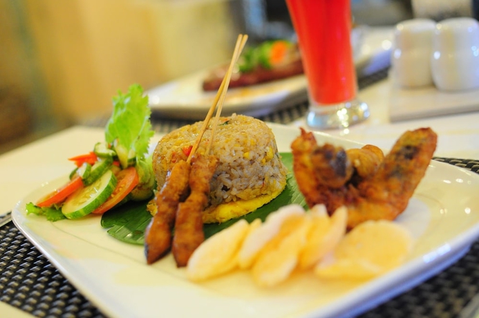 Imagen del bar/restaurante del Hotel @hom Simpang Lima Semarang. Foto 5