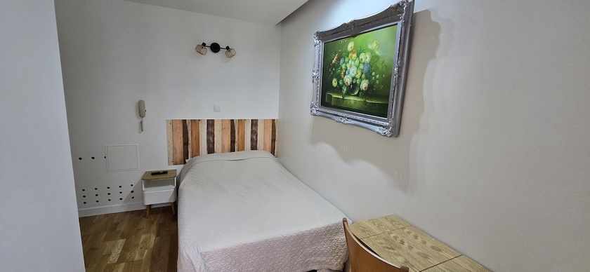 Imagen de la habitación del Hotel hotel camelia. Foto 6