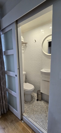 Imagen de la habitación del Hotel hotel camelia. Foto 7