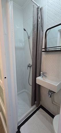 Imagen de la habitación del Hotel hotel camelia. Foto 9