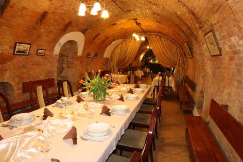 Imagen del bar/restaurante del Hotel hotel kosmonauty wrocław-airport. Foto 2