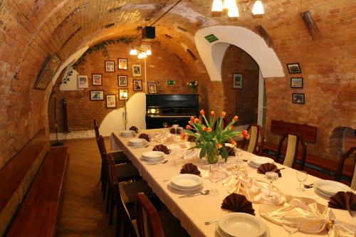 Imagen del bar/restaurante del Hotel hotel kosmonauty wrocław-airport. Foto 3