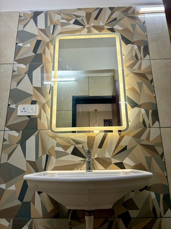 Imagen de la habitación del Hotel hotel mahamaya. Foto 12