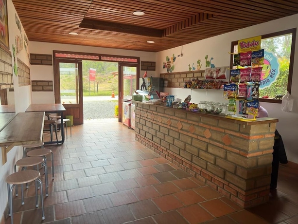 Imagen del bar/restaurante del Hotel hotel pliosaurio campestre. Foto 6