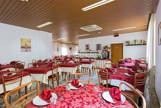 Imagen del bar/restaurante del Hotel hotel villa franco. Foto 2