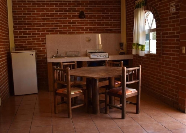 Imagen de la habitación del Hotel hotel y caba&ntilde;as quinta los cipreses. Foto 9