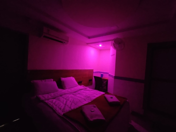 Imagen de la habitación del Hotel hotel yogeshwar. Foto 11