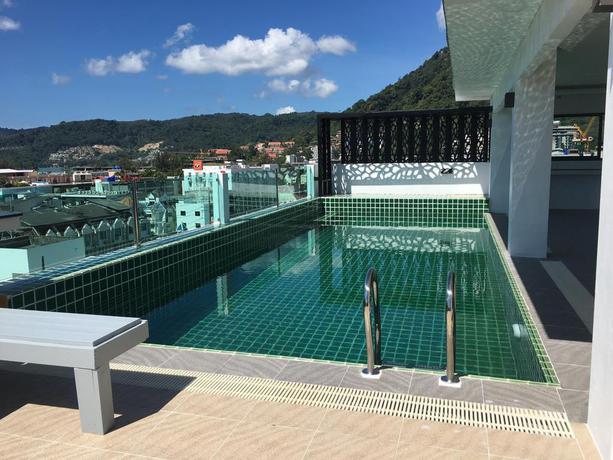 Imagen de la piscina del Hotel i AM O TEL. Foto 20
