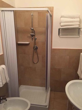 Imagen de la habitación del Hotel i Normanni. Foto 12