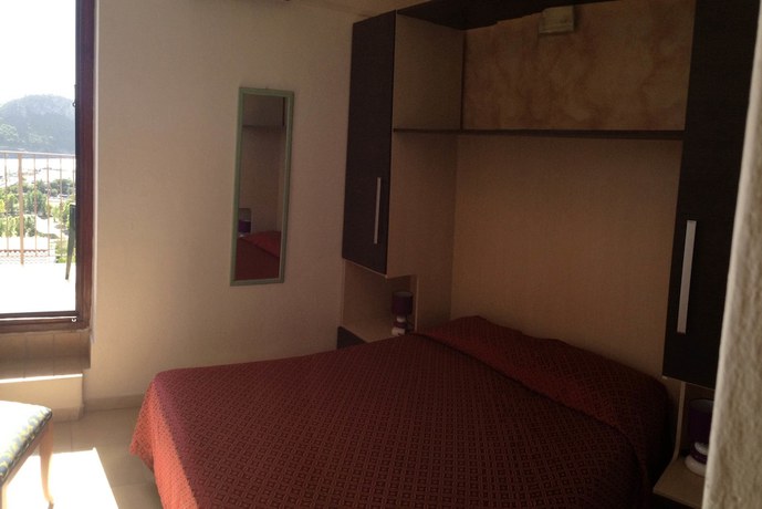 Imagen de la habitación del Hotel i Normanni. Foto 18