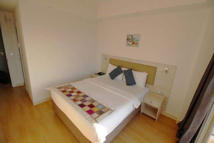 Imagen de la habitación del Hotel iCom Marina Sea View. Foto 2