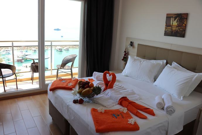 Imagen de la habitación del Hotel iCom Marina Sea View. Foto 4