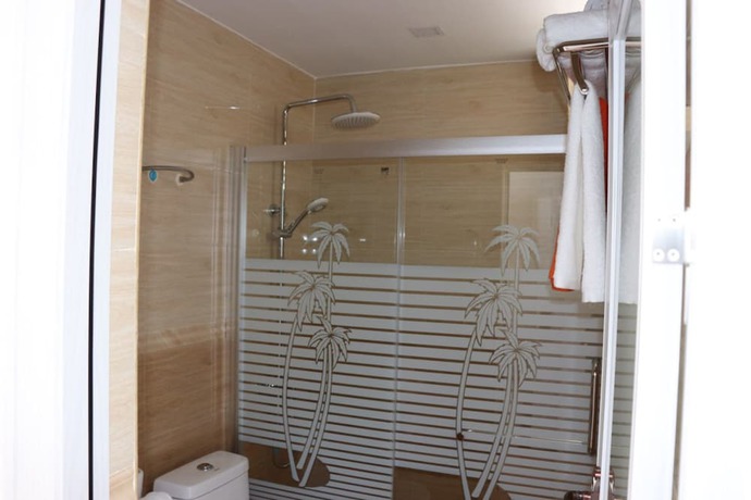 Imagen de la habitación del Hotel iCom Marina Sea View. Foto 5