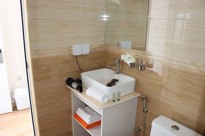 Imagen de la habitación del Hotel iCom Marina Sea View. Foto 11