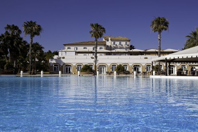 Imagen de la piscina del Hotel iH Hotels Agrigento Kaos Resort. Foto 14