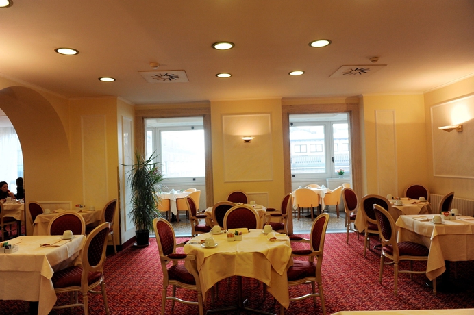 Imagen del bar/restaurante del Hotel iH Hotels Milano Ambasciatori. Foto 3