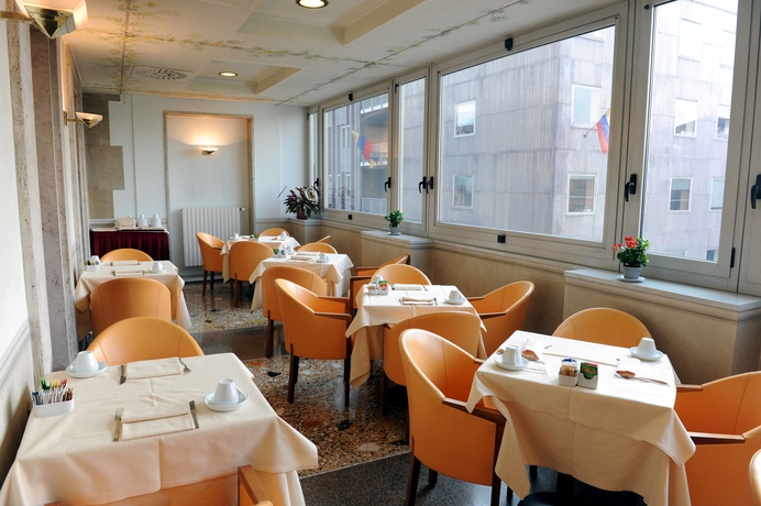 Imagen del bar/restaurante del Hotel iH Hotels Milano Ambasciatori. Foto 6