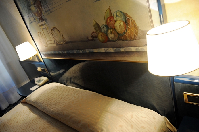 Imagen de la habitación del Hotel iH Hotels Milano Ambasciatori. Foto 13