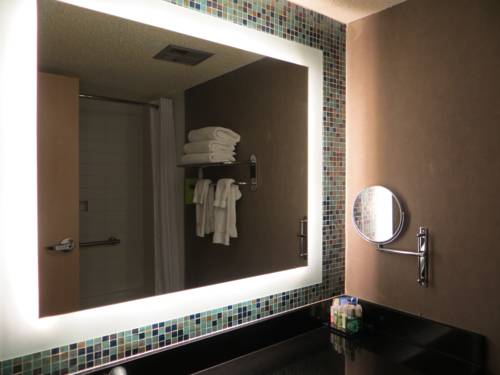 Imagen de la habitación del Hotel iHOTEL & Conference Centre Red Deer. Foto 10