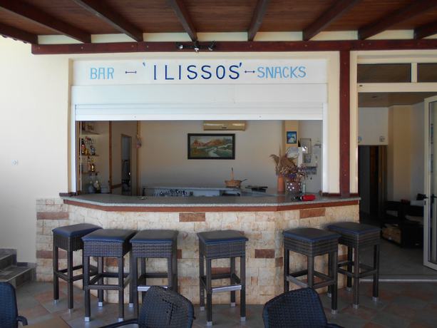 Imagen del bar/restaurante del Hotel iLissos Apartments. Foto 9