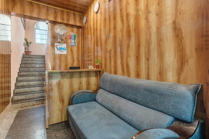 Imagen de los interiores del Hotel iROOMZ Ritzy Grand. Foto 10