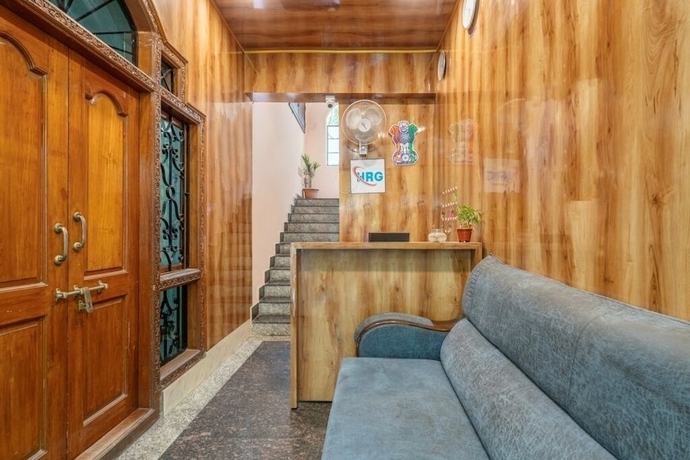 Imagen de los interiores del Hotel iROOMZ Ritzy Grand. Foto 11