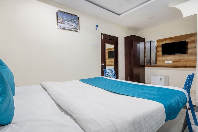 Imagen de la habitación del Hotel iROOMZ Ritzy Grand. Foto 6