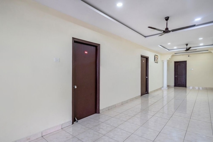 Imagen de los interiores del Hotel iROOMZ Ritzy Grand. Foto 13