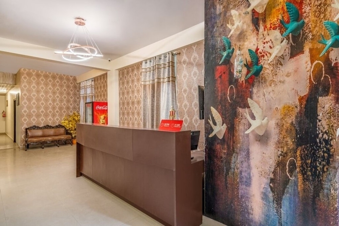 Imagen de los interiores del Hotel iROOMZ Royal Hill Park. Foto 19
