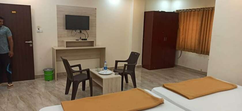 Imagen general del Hotel iROOMZ Suchira Lodge. Foto 2