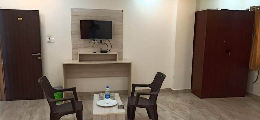Imagen de la habitación del Hotel iROOMZ Suchira Lodge. Foto 16