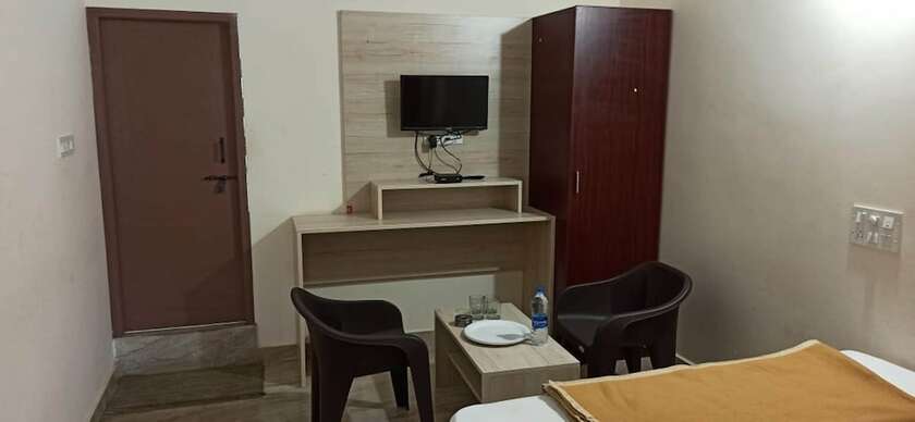 Imagen de la habitación del Hotel iROOMZ Suchira Lodge. Foto 17