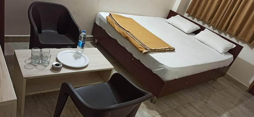 Imagen general del Hotel iROOMZ Suchira Lodge. Foto 4