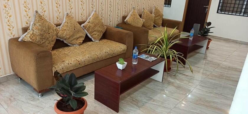 Imagen general del Hotel iROOMZ Suchira Lodge. Foto 13