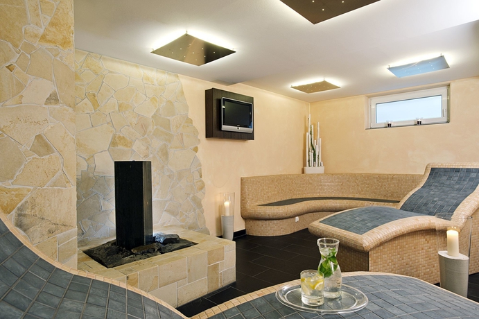 Imagen de la piscina del Hotel iStay Nh Berlin City Ost. Foto 15