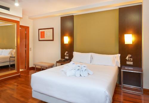 Imagen de la habitación del Hotel iStay by NH Zaragoza Sport. Foto 5