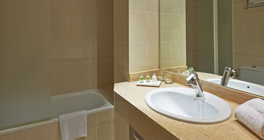 Imagen de la habitación del Hotel iStay by NH Zaragoza Sport. Foto 6