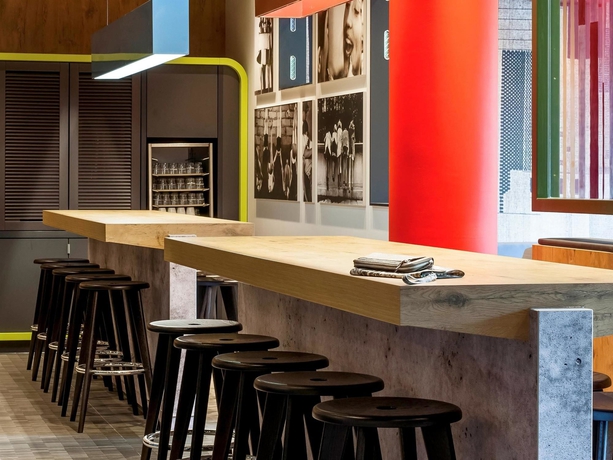 Imagen del bar/restaurante del Hotel ibis Berlin City Potsdamer Platz. Foto 8